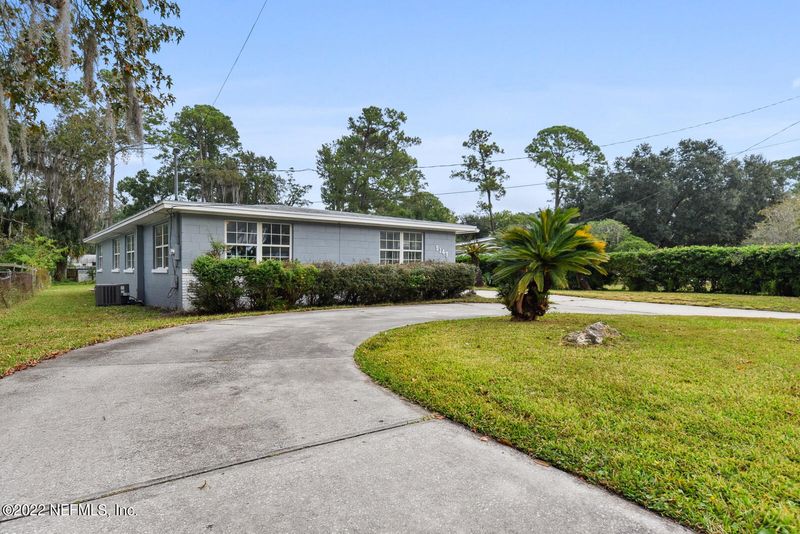 5147 Spring Glen Rd, Jacksonville, FL 32207