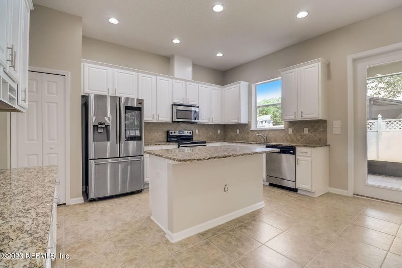 515 Candlebark Dr, Jacksonville, FL 32225
