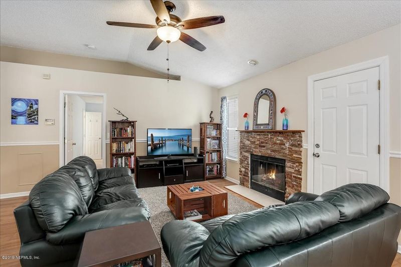 5159 Acre Estates Dr, Jacksonville, FL 32210