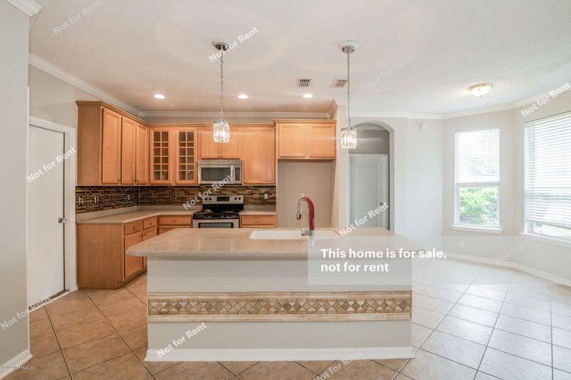 516 Millstone Dr, Orange Park, FL 32065