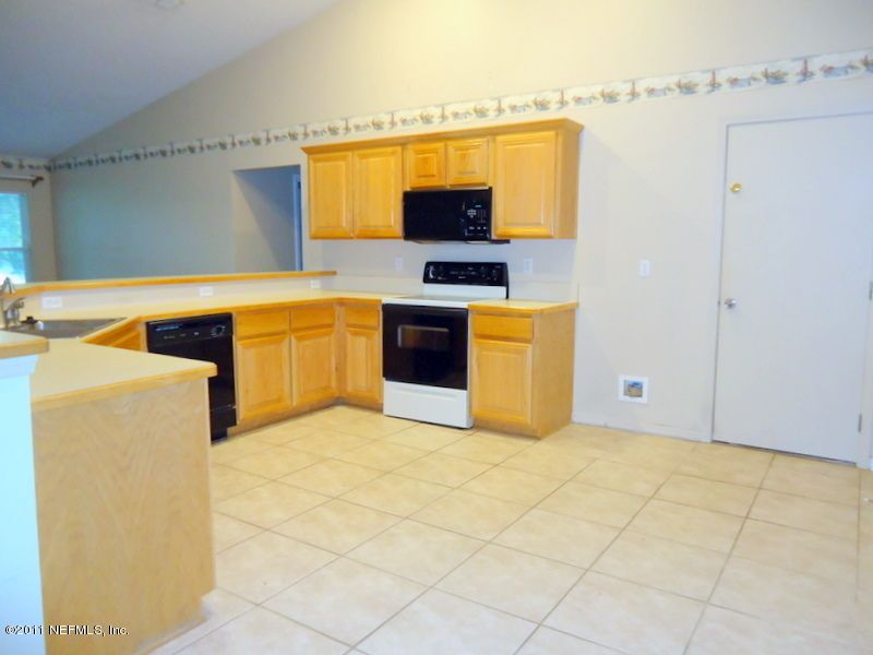518 Brockham Dr, Jacksonville, FL 32221