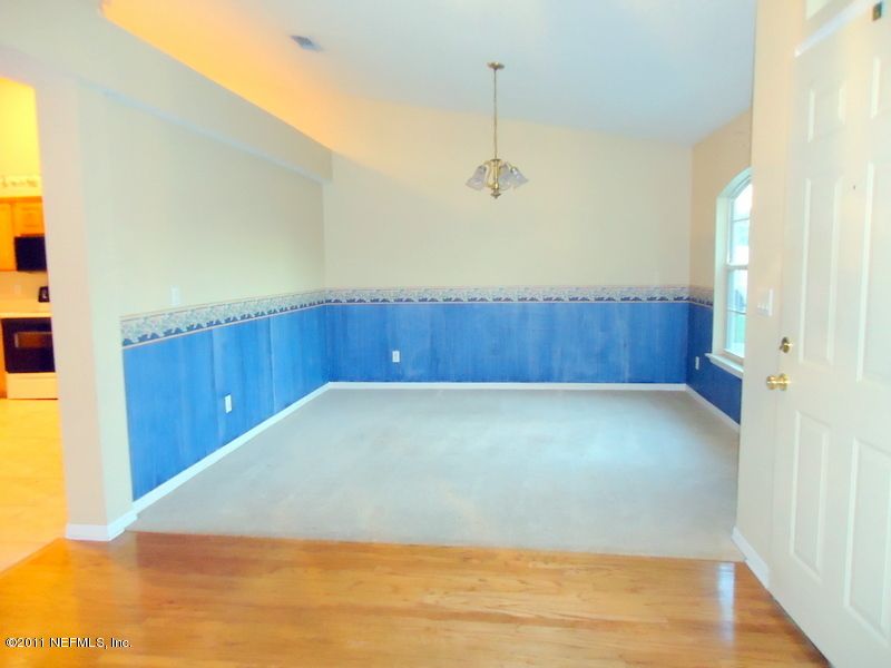 518 Brockham Dr, Jacksonville, FL 32221