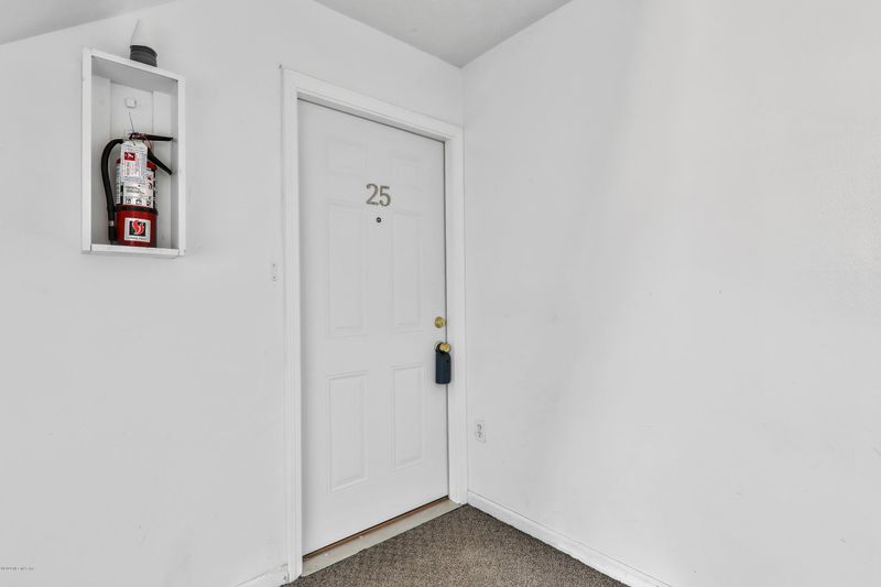 5201 Atlantic Blvd #25, Jacksonville, FL 32207
