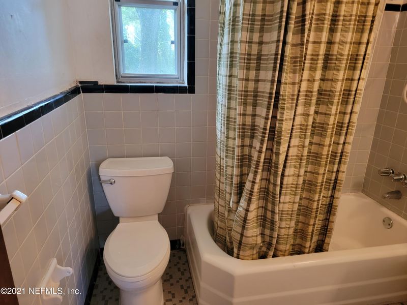 5202 Quan Dr, Jacksonville, FL 32205