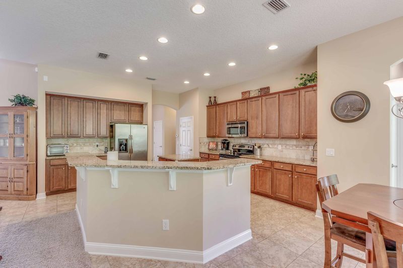 521 E Kings College Dr, St Johns, FL 32259