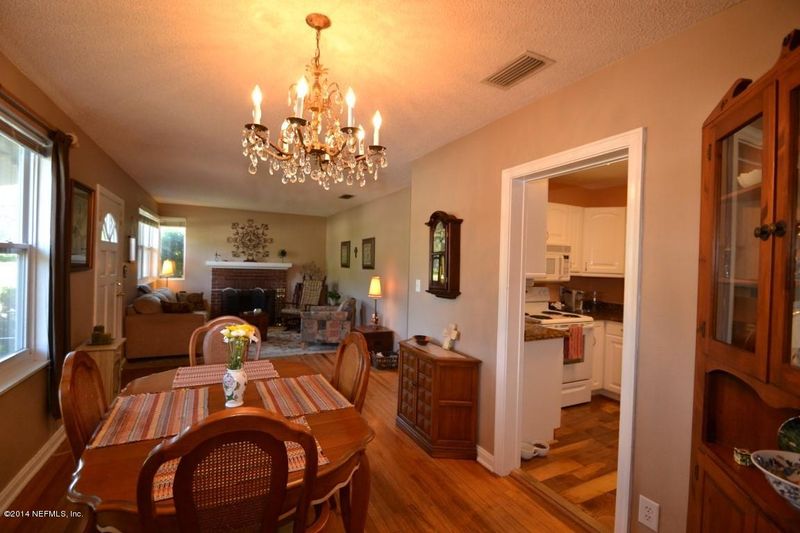 5218 Emory Cir, Jacksonville, FL 32207