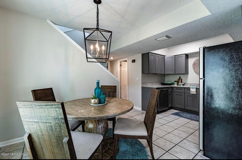 524 6th Ave N, Jacksonville Beach, FL 32250