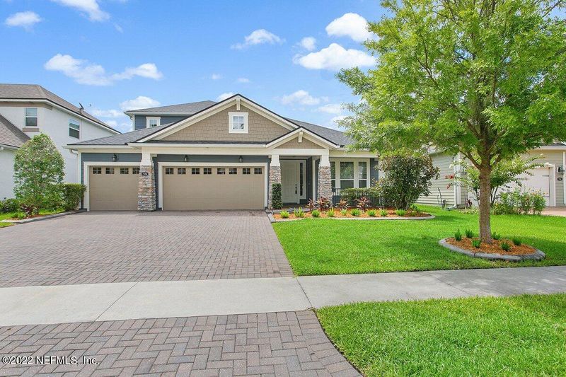 524 Aspen Leaf Dr, Jacksonville, FL 32081