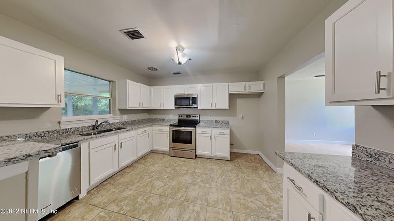 5242 Pennant Dr, Jacksonville, FL 32244