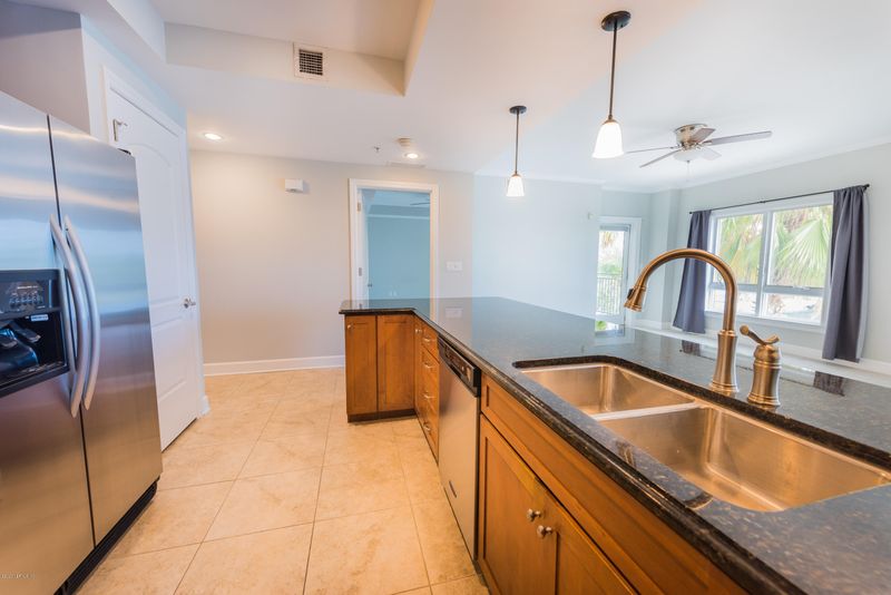 525 3rd St N #302, Jacksonville Beach, FL 32250
