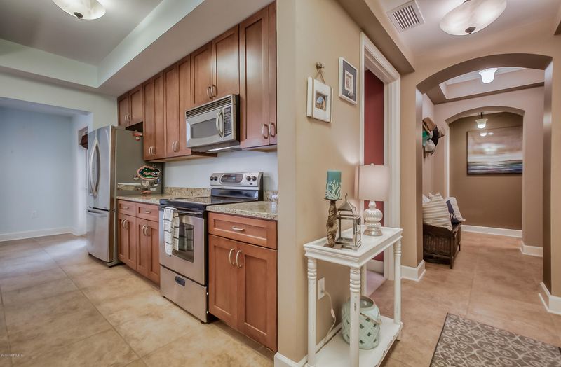 525 3rd St N #404, Jacksonville Beach, FL 32250