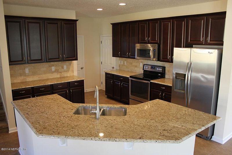 525 Amber Creek Dr #92, Jacksonville, FL 32218