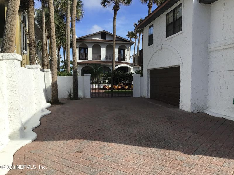 525 Beach Ave, Atlantic Beach, FL 32233