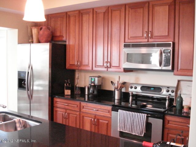 525 N 3rd St #304, Jacksonville Beach, FL 32250