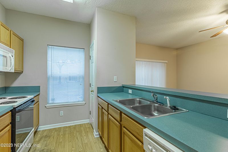5260 Collins Rd #405, Jacksonville, FL 32244