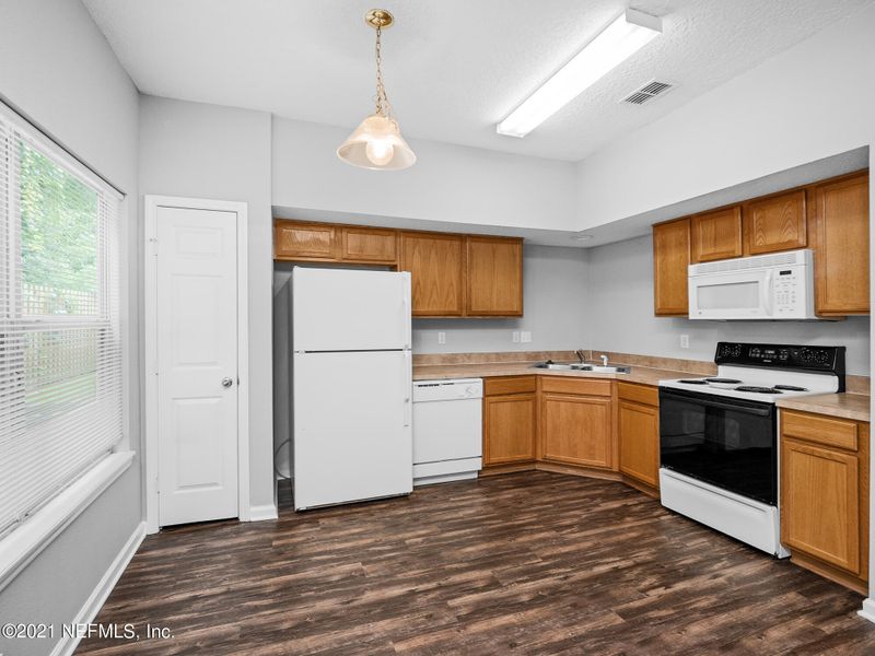 5260 Collins Rd #904, Jacksonville, FL 32244