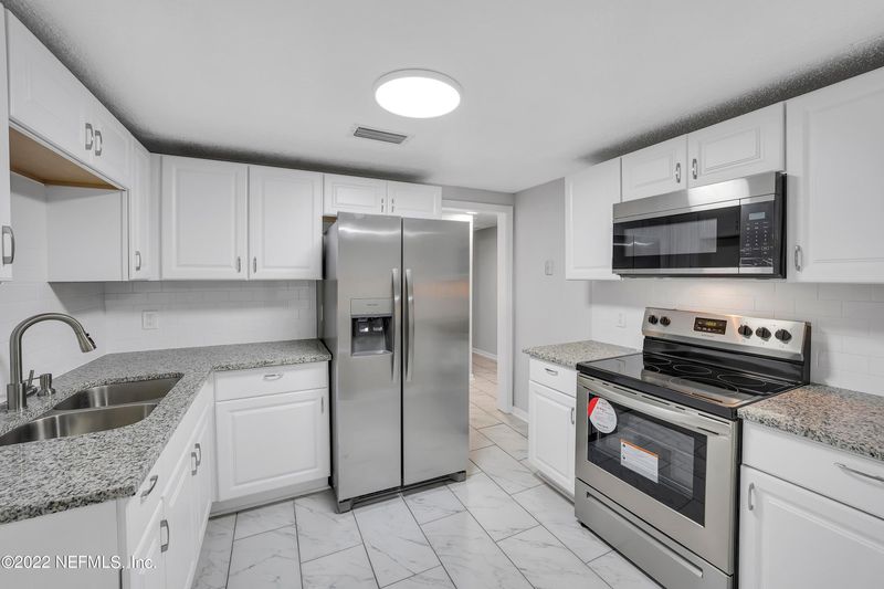 5270 Collins Rd, Jacksonville, FL 32244