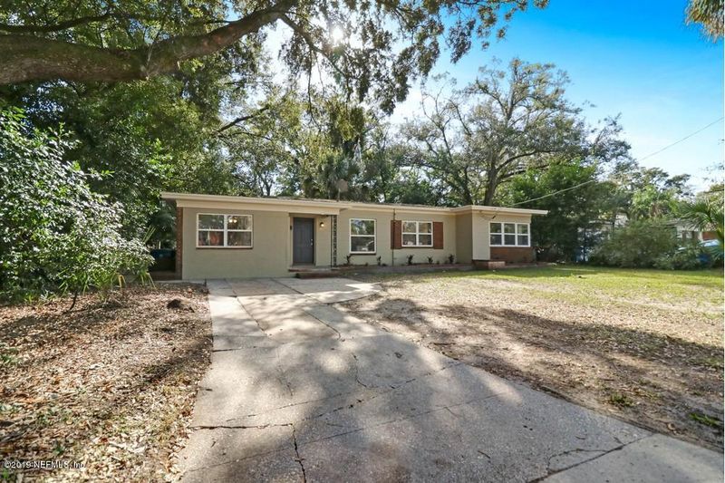 5270 Magnolia Cir N, Jacksonville, FL 32211
