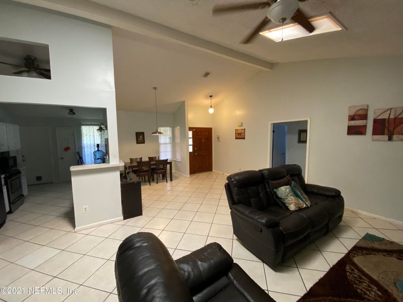 5274 Buggy Whip Dr N, Jacksonville, FL 32257