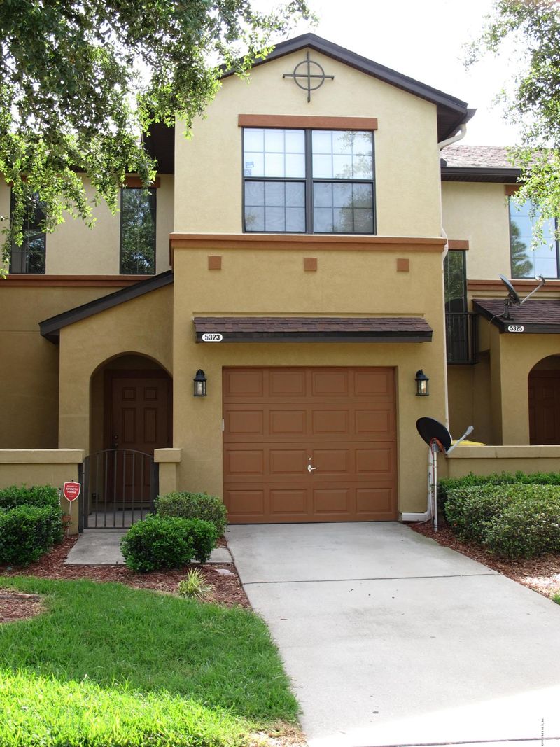 5323 Brighton Park Ln, Jacksonville, FL 32210