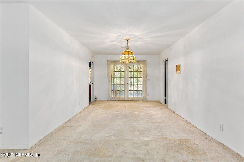 5335 Golf Course Dr, Jacksonville, FL 32277