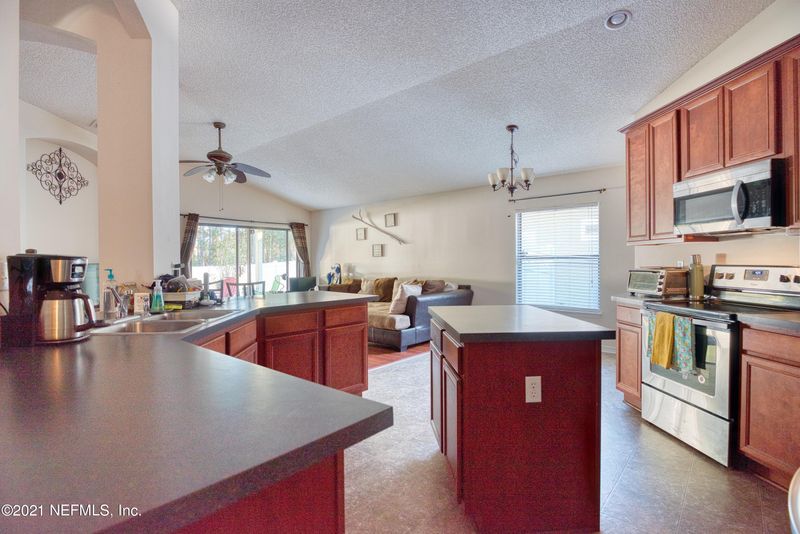 535 Longmill Ln, Orange Park, FL 32065