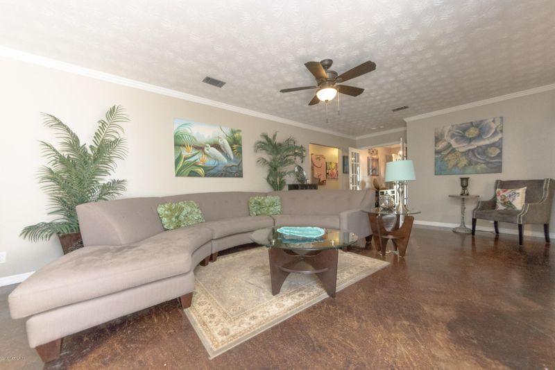 5352 Golf Course Dr, Jacksonville, FL 32277