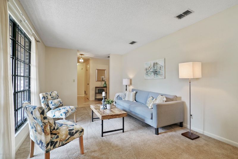 5353 Hickson Rd, Jacksonville, FL 32207