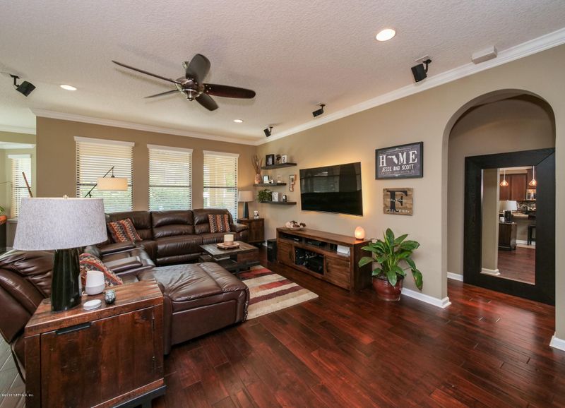 542 Arborwood Dr, Jacksonville, FL 32218