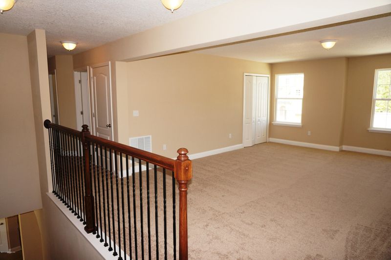 542 E Kings College Dr, St Johns, FL 32259