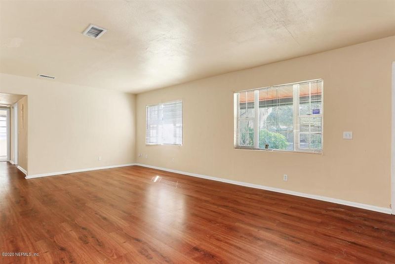 5433 Allamanda Dr, Jacksonville, FL 32210
