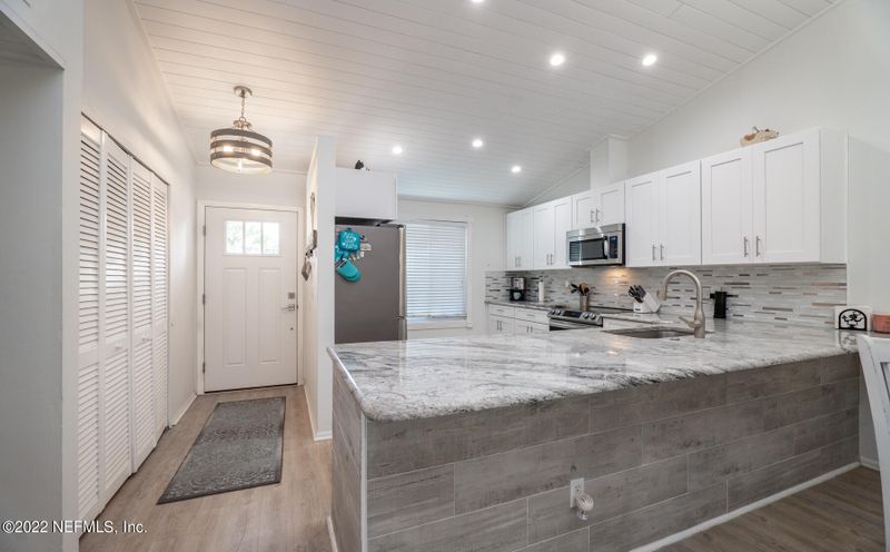 546 Aquatic Dr, Atlantic Beach, FL 32233