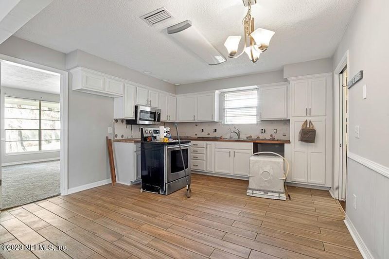 5460 Golf Course Dr, Jacksonville, FL 32277
