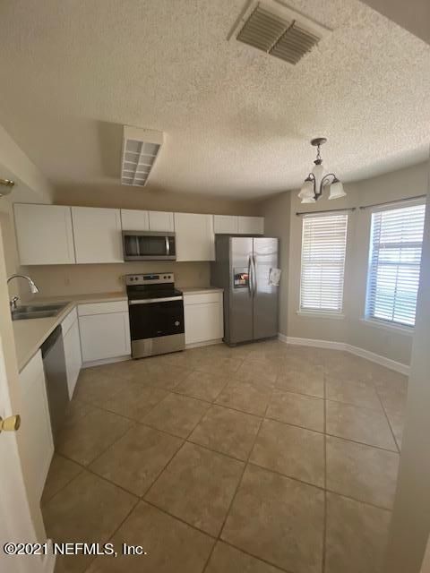 5462 Blue Pacific Dr, Jacksonville, FL 32257