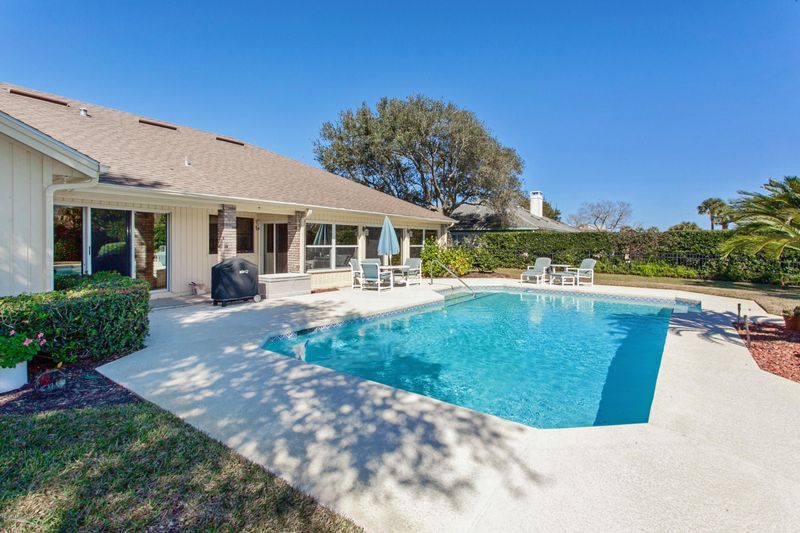 547 Lake Rd, Ponte Vedra Beach, FL 32082