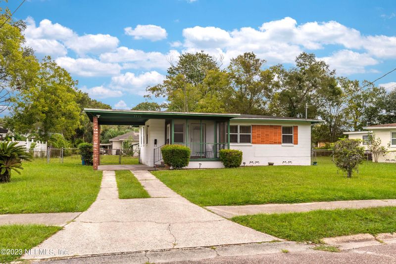 5511 Poitier Dr, Jacksonville, FL 32209
