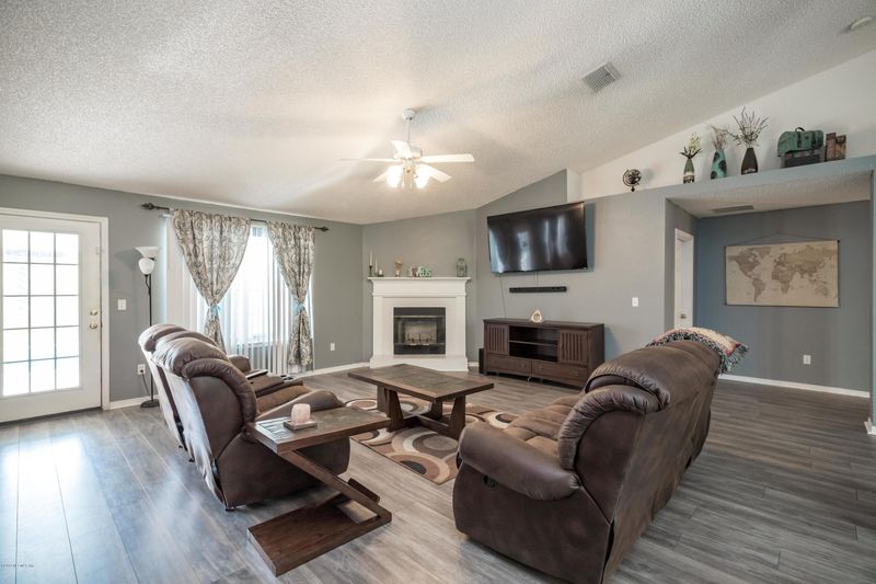 5519 Ortega Bluff Ln, Jacksonville, FL 32244