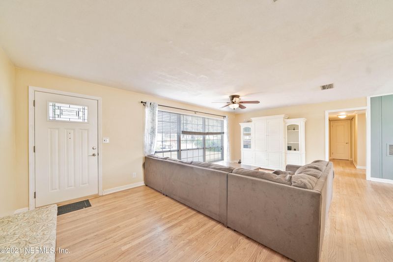 5536 Oliver St N, Jacksonville, FL 32211