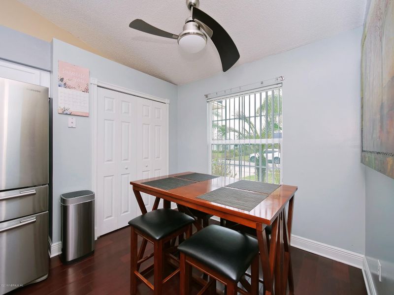 554 Prindle Dr E, Jacksonville, FL 32225