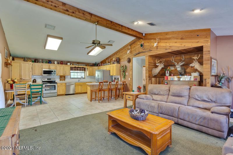 555 NE 223 St, Lawtey, FL 32058