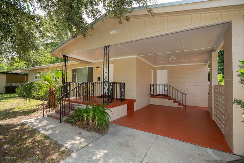 5560 Paul Bett Dr, Jacksonville, FL 32277