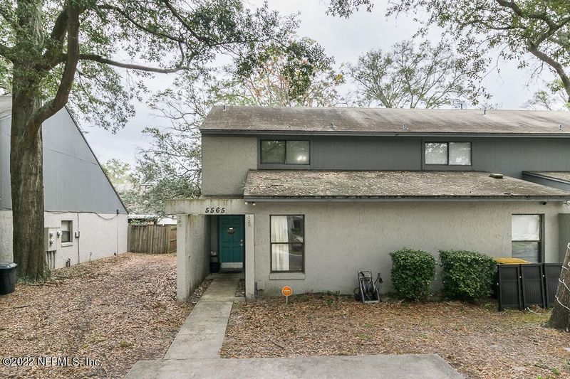 5565 Greatpine Ln N, Jacksonville, FL 32244