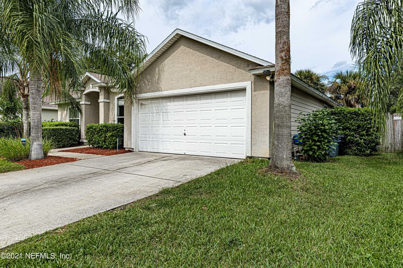 557 Sparrow Branch Cir, St Johns, FL 32259