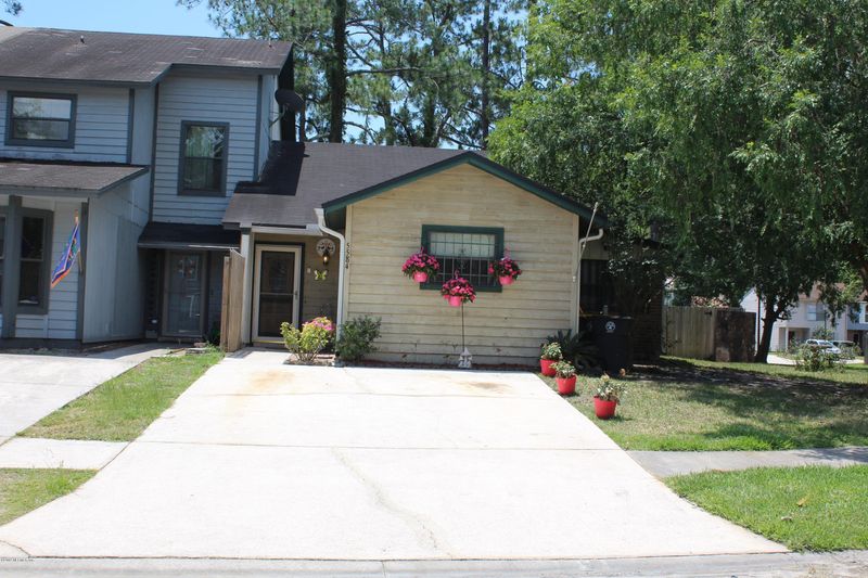 5584 Cabot Dr N, Jacksonville, FL 32244