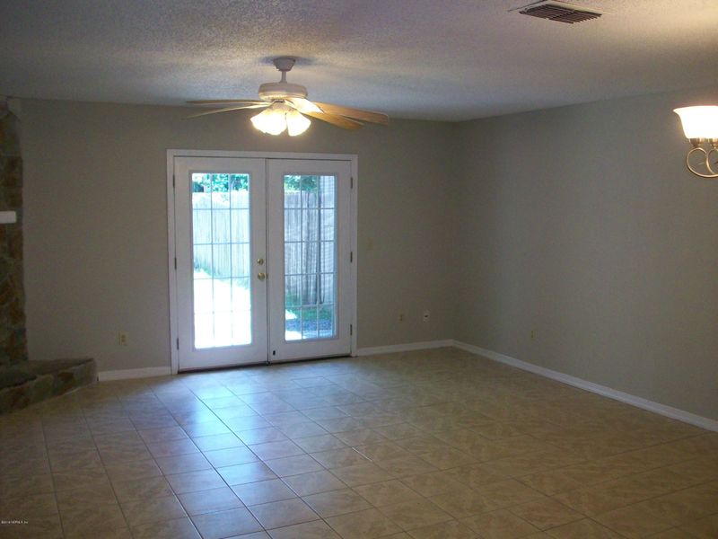 5589 Cabot Dr N, Jacksonville, FL 32244