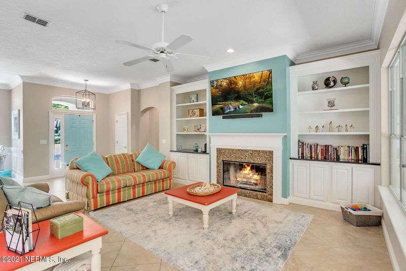 560 Little Fox Dr, Orange Park, FL 32073
