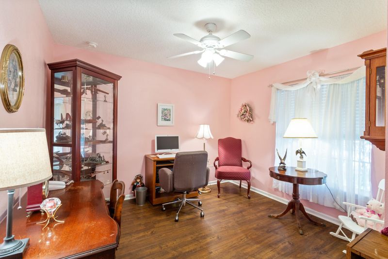 5603 Village Pond Cir, Jacksonville, FL 32222