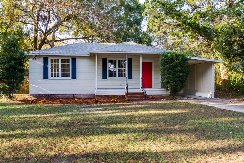 5604 Bishop Ln, Jacksonville, FL 32207
