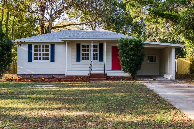 5604 Bishop Ln, Jacksonville, FL 32207