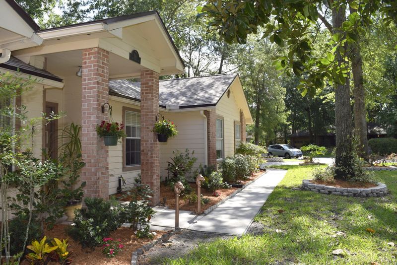 561 Los Palmas Dr, Fleming Island, FL 32003